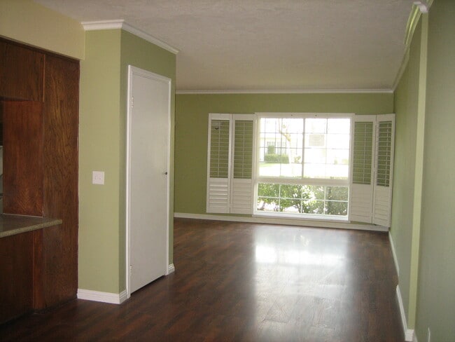 1963 W Greenleaf Ave Unidad J