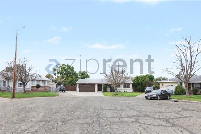 Photo - 1653 Robin Hood Ct