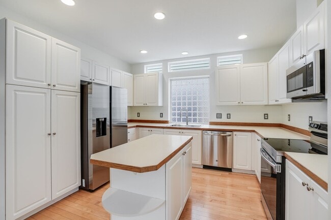 Photo - Beautiful 4 Bed, 3 Bath Rental Home in Hil...