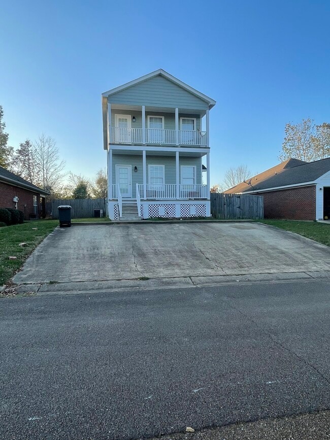 105 Tomlinson Dr Townhome Townhome Rental in Starkville MS