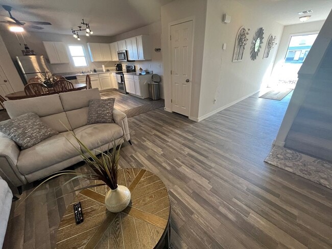 Photo - 3BR Fully Furnished Vacation Rental Utilities Included