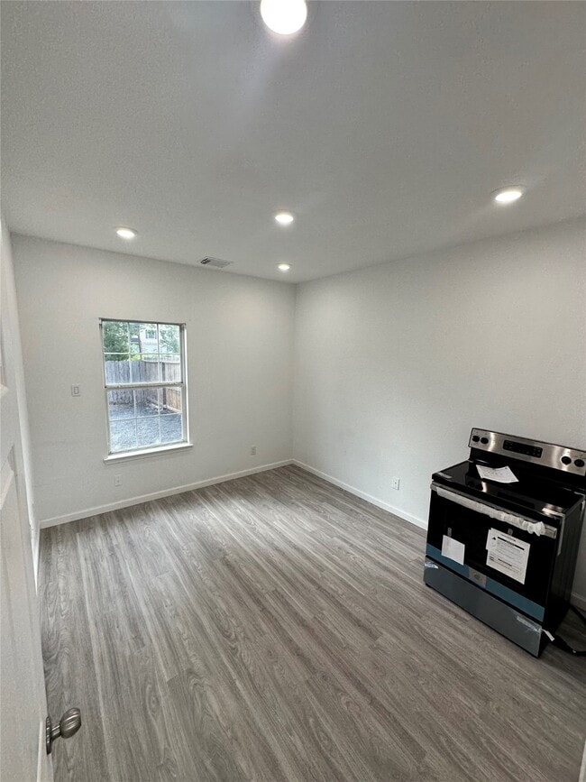 Building Photo - 6946 Paris St Rental