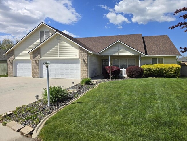 Photo - 1728 W Greenhead Dr House