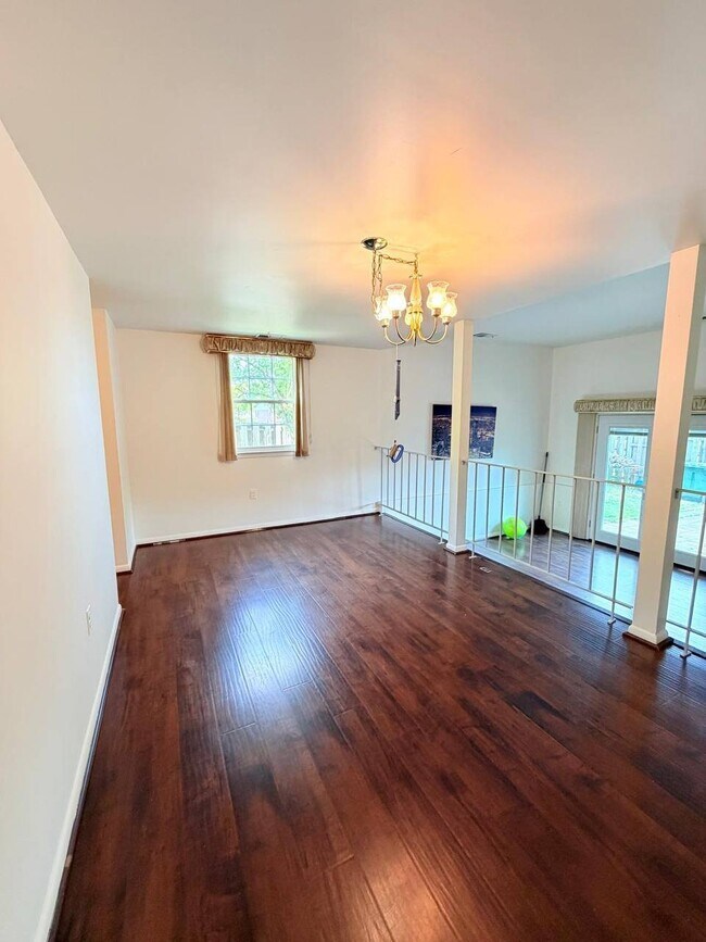 Photo - 4240 Embassy Dr