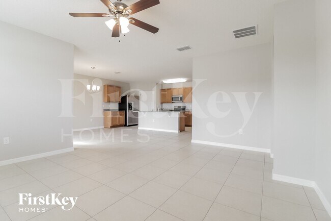 Photo - 325 Aberdeen Dr