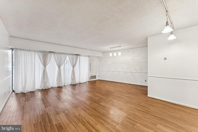 Photo - 5300 Columbia Pike Unit 103