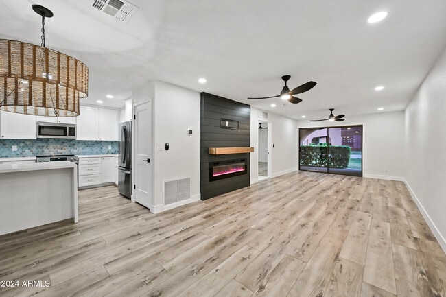 Photo - 12212 N Paradise Vlg Pkwy S Unidad 105