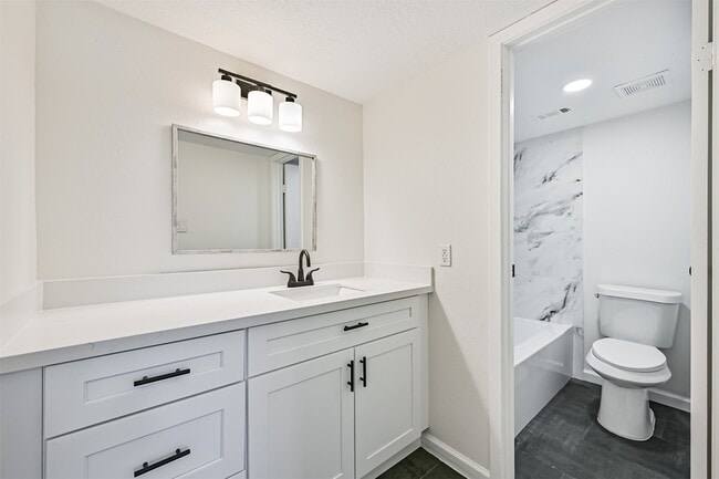Photo - 425 E Castle Harbour Dr