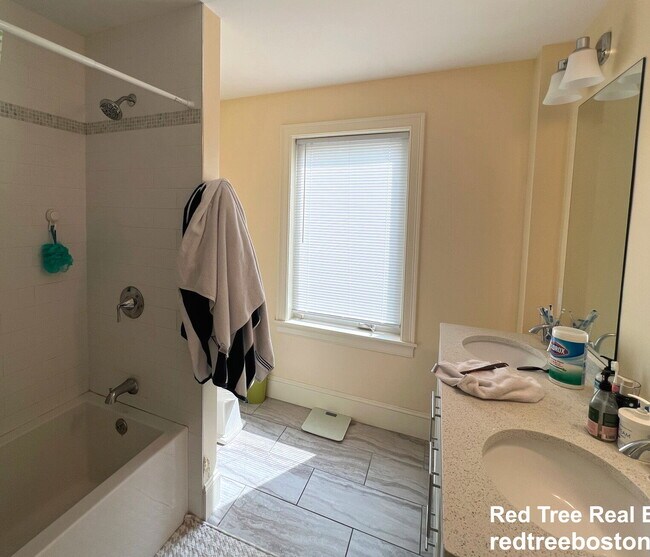 Photo - 122 Tremont St