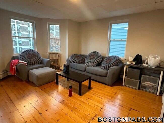 1572 Tremont St Unit 3