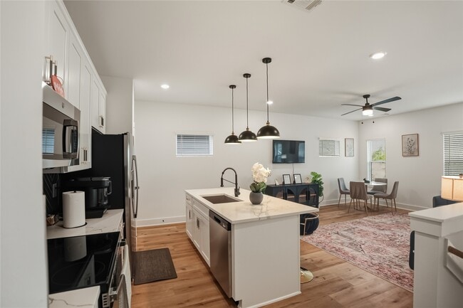 Photo - 8017 Cora St