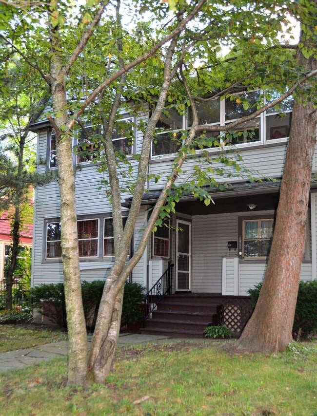 Building Photo - 1319-21 W. 111 Unit 3