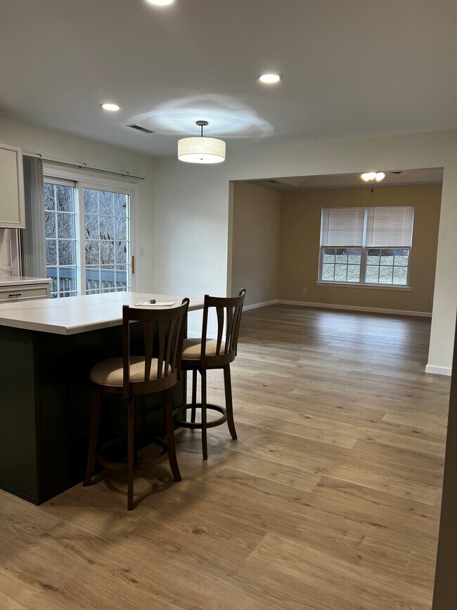 Photo - 2015 Oak Leaf Dr Unit B