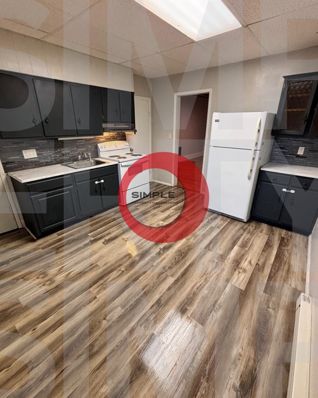 Building Photo - 170 Clymer St Unit Apartment 1