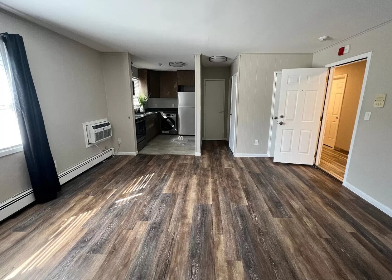 119 N Wellwood Ave Apartments Unit Lindenhurst Lindenhurst, NY