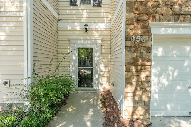 Photo - 956 Shining Wire Way