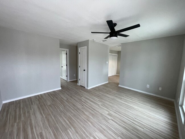 Photo - 1603 Benttree Dr Unit B