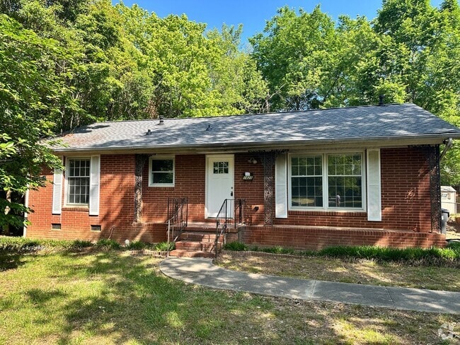 Building Photo - Beautifully Remodeled Three Bedroom Home!!