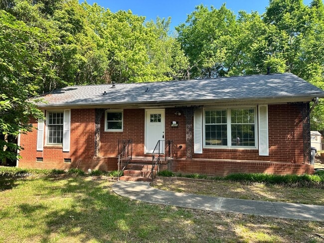 Beautifully Remodeled Three Bedroom Home!! - Beautifully Remodeled Three Bedroom Home!!