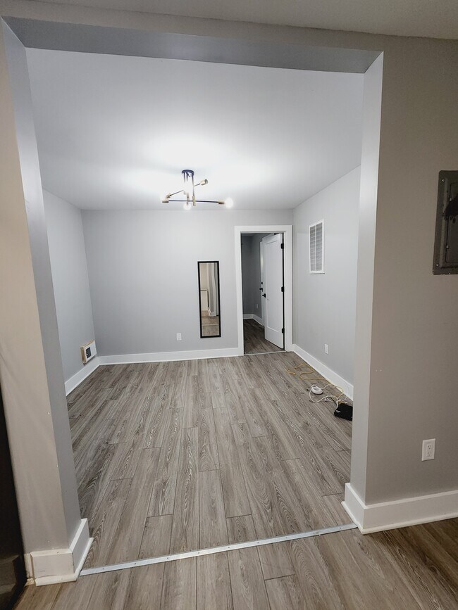 Unit 1R - 26 Yale Ave Unidad 4