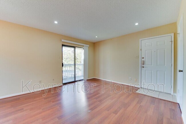 Photo - 2750 Holly Hall St