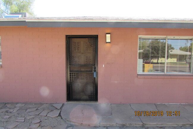 Photo - 719 W 10th St