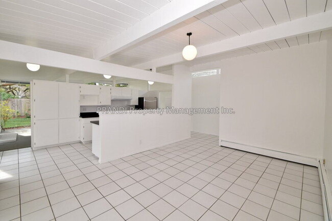 Photo - 513 Idylberry Rd