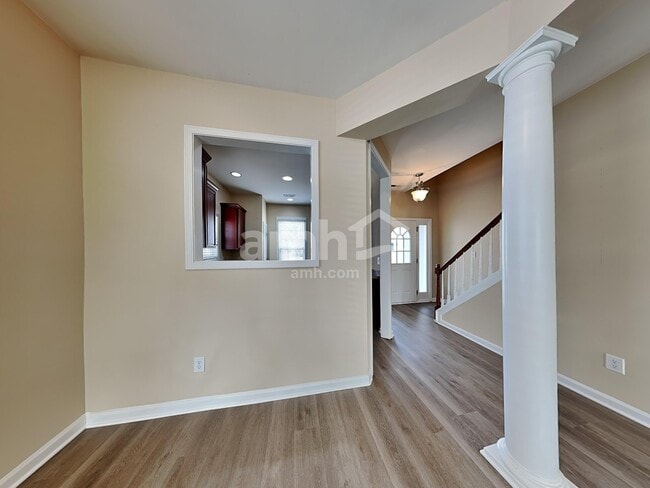 Photo - 197 Woodcreek Ln