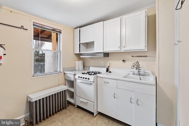 Photo - 3068 Livingston St