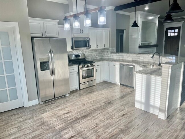 Photo - 818 MacDonald Dr