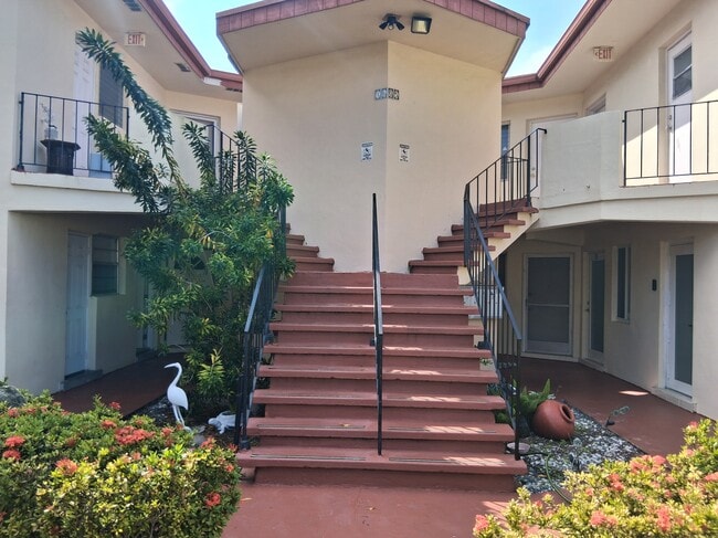 Building Photo - 1605 NE 185th St Unit 105