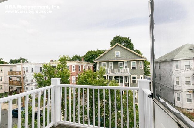 Photo - 20 Montfern Ave Unit 3