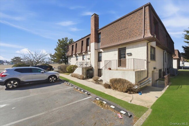 Building Photo - 136 Albany Blvd Unit 17E