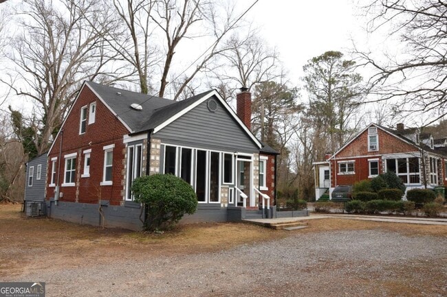 Photo - 1526 Childress Dr SW