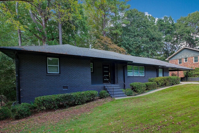 Room in House on Cooper Lake Rd SE