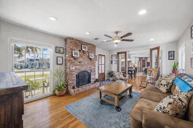 Photo - 701 W 32nd St