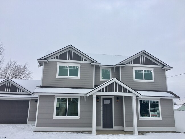 Building Photo - 2300 Landon Ln