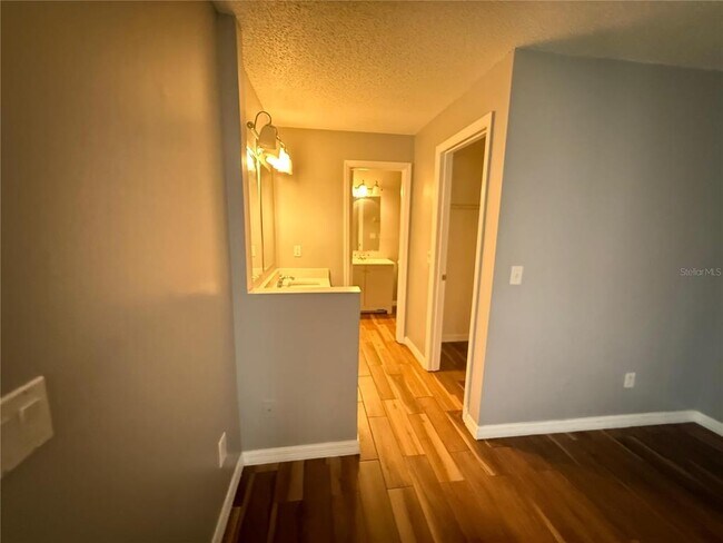 Photo - 103 Lakepointe Cir