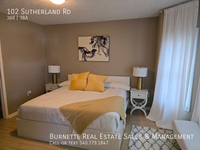 Photo - 102 Sutherland Dr
