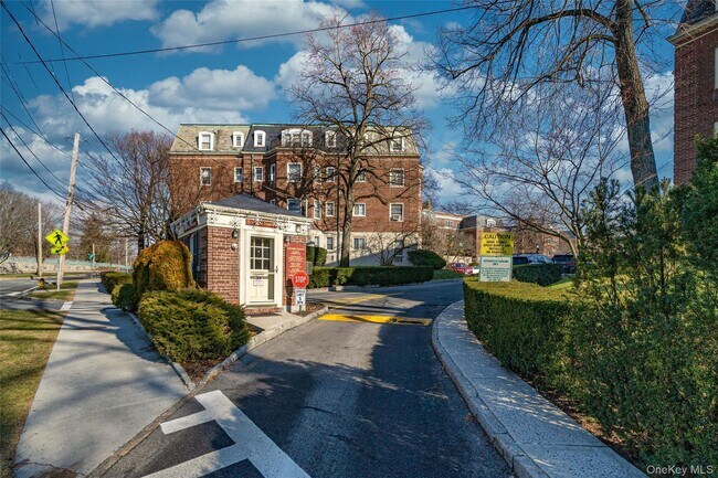 Building Photo - 7 Chateaux Cir Unit 7Y Rental