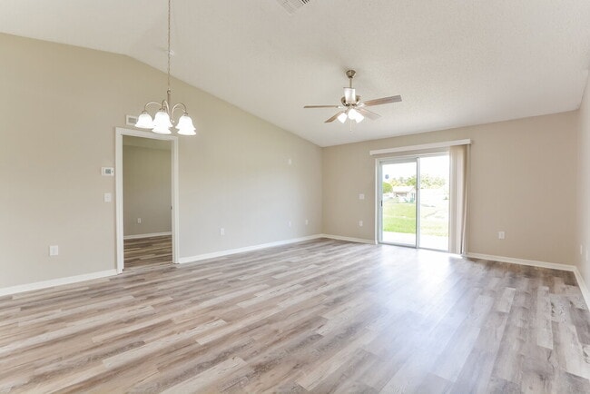 204 McKay Blvd