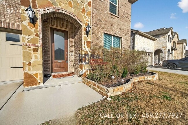 Photo - 821 Carmen St