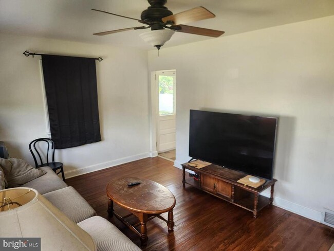 Photo - 122 Cornell Rd