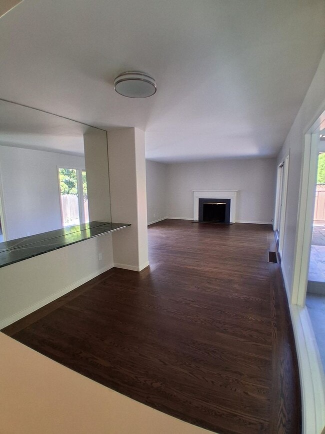 Photo - 1044-1048 Marcussen Drive Unit 1048