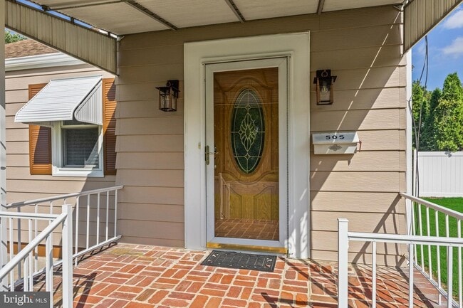 Photo - 505 Hazel Ave