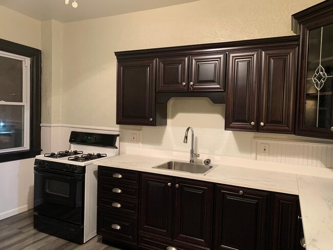 Building Photo - 2017 Veronica St