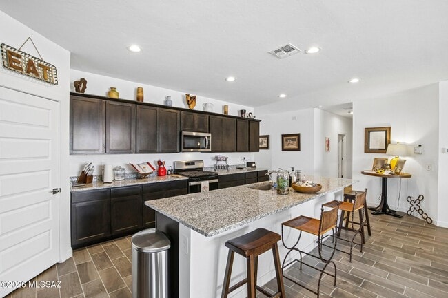 Photo - 670 W Lexington St