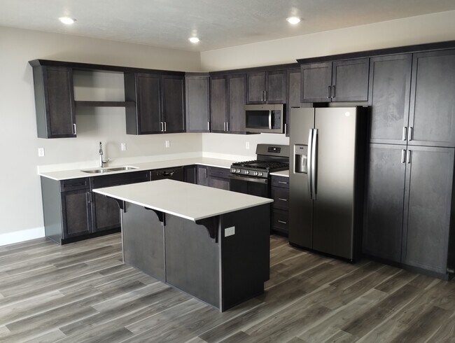 Photo - 1601 S Quartz Dr