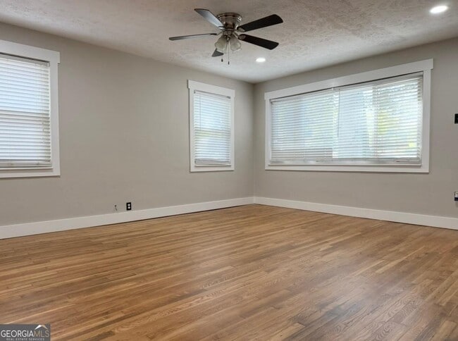 Photo - 1179 Lynmoor Dr NE