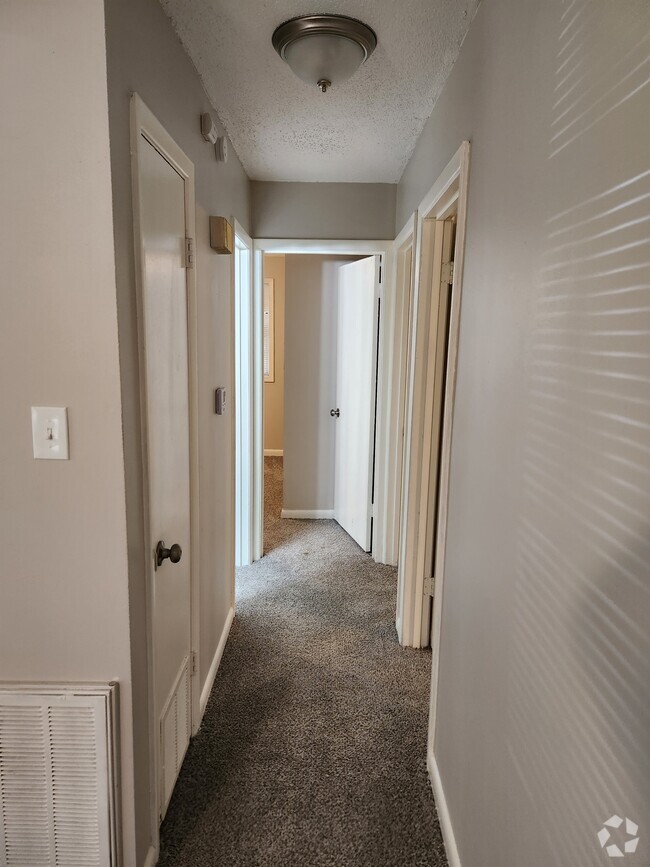 Building Photo - 9401 Hollaman Cir Rental